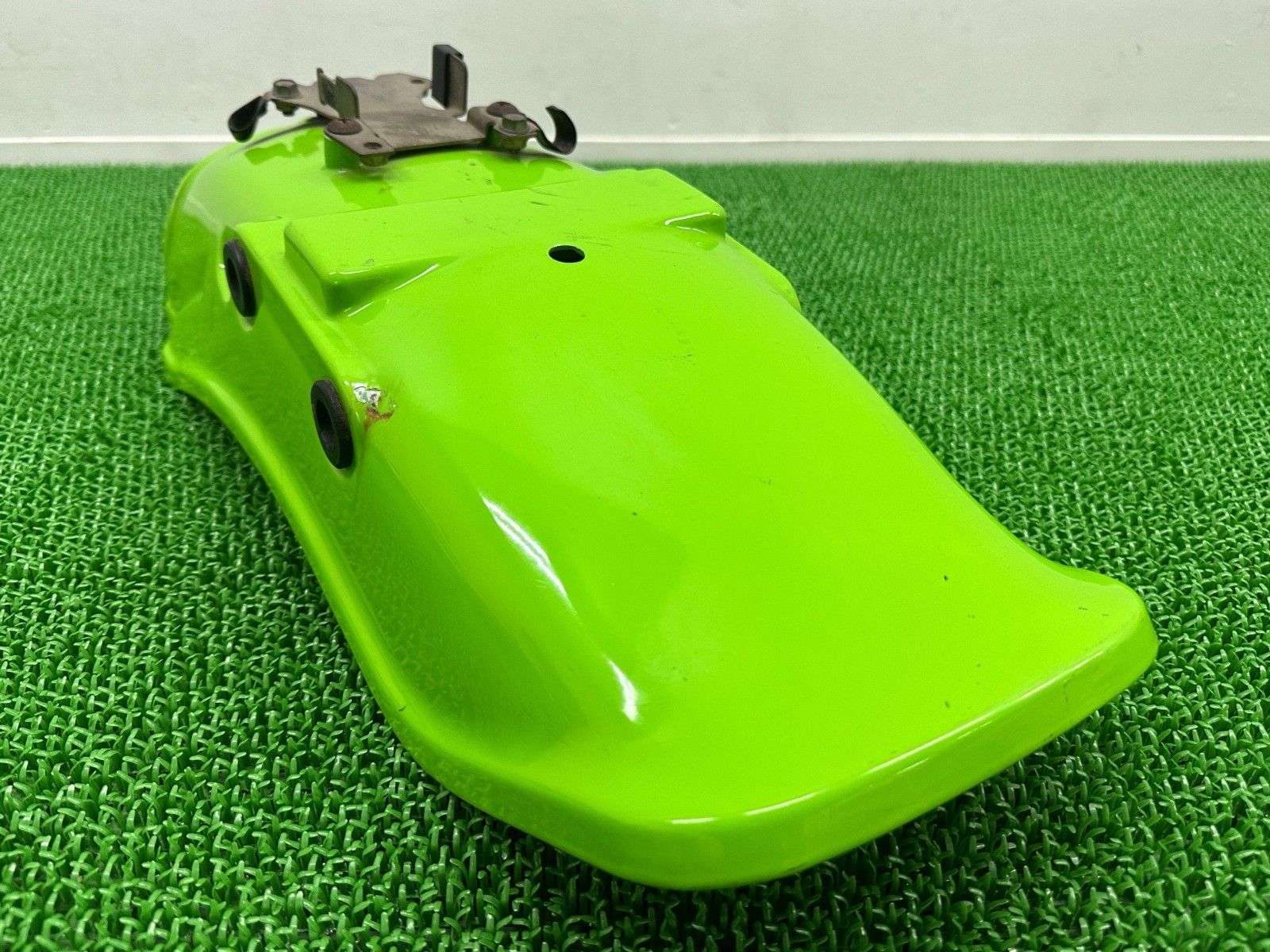 EN400ツイン リアフェンダー 緑 14025-1710 カワサキ 純正 中古 EN400A 454LTD シートステー 修復素材に コケキズ無し gQ EN400ツイン リアフェンダー 緑 14025-1710 カワサキ 純正 中古 EN400A