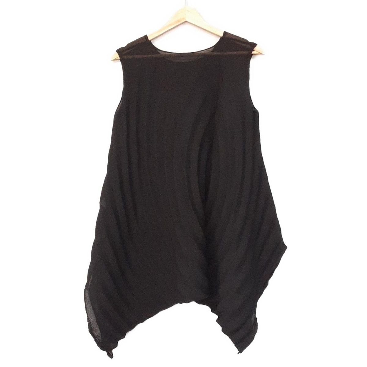 me ISSEY MIYAKE(ミー/イッセイミヤケ) ノースリーブカットソー