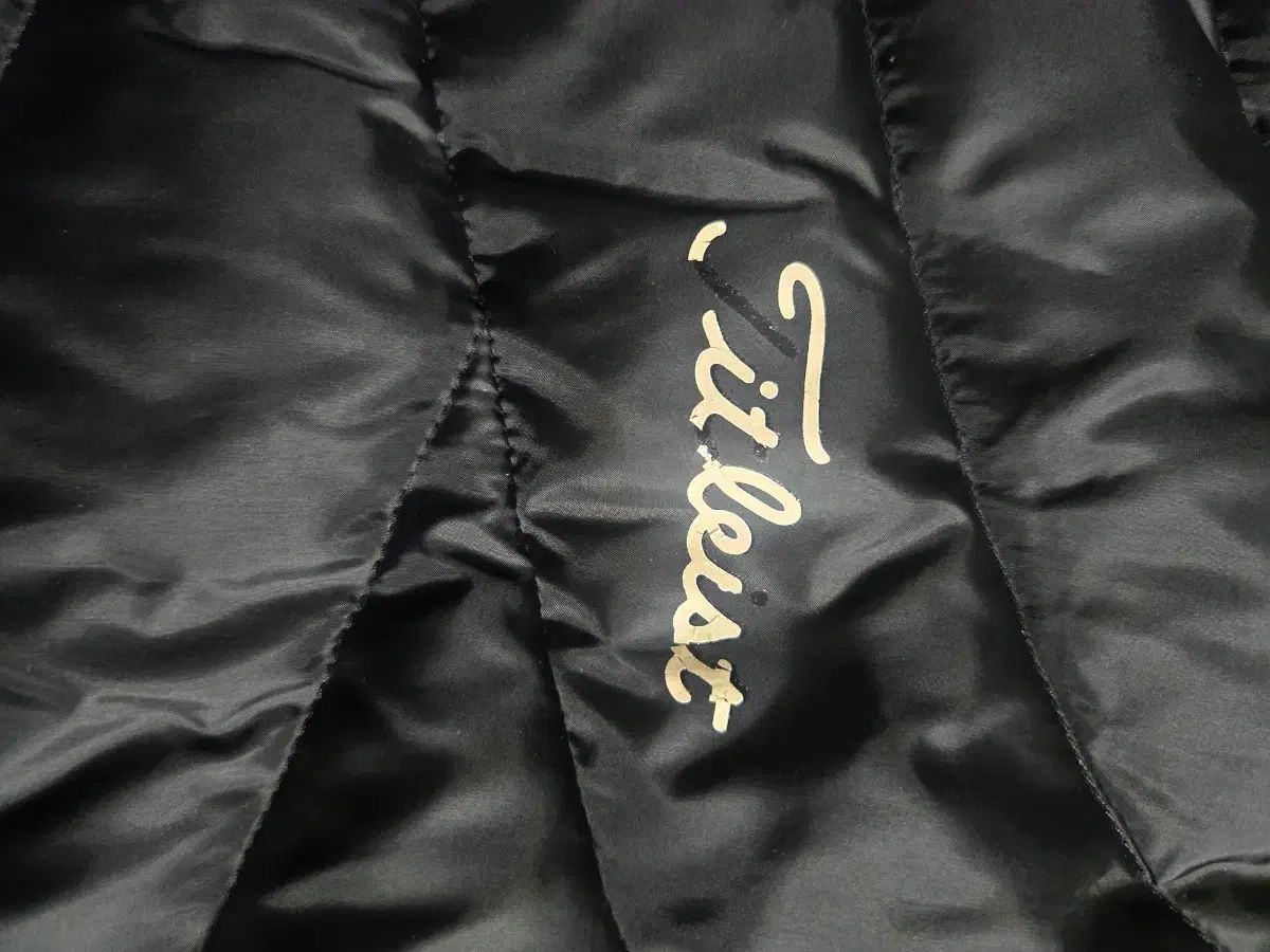 タイトリスト ブラック 軽量 ダウン ジャケット (95 100) - メルカリ