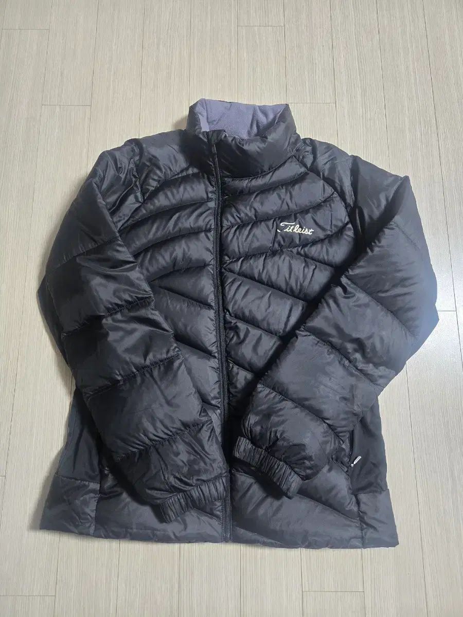 タイトリスト　セットアップ　ダウン　黒　軽量　S M タイトリスト ブラック 軽量 ダウン ジャケット (95 100) - メルカリ