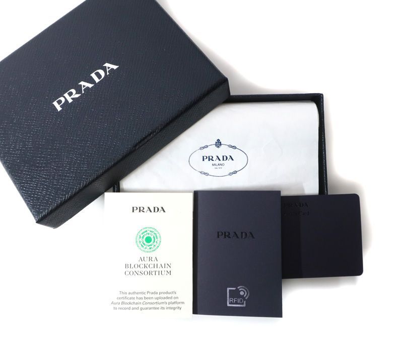 未使用 プラダ コインパース付きサフィアーノレザー ウォレット 二