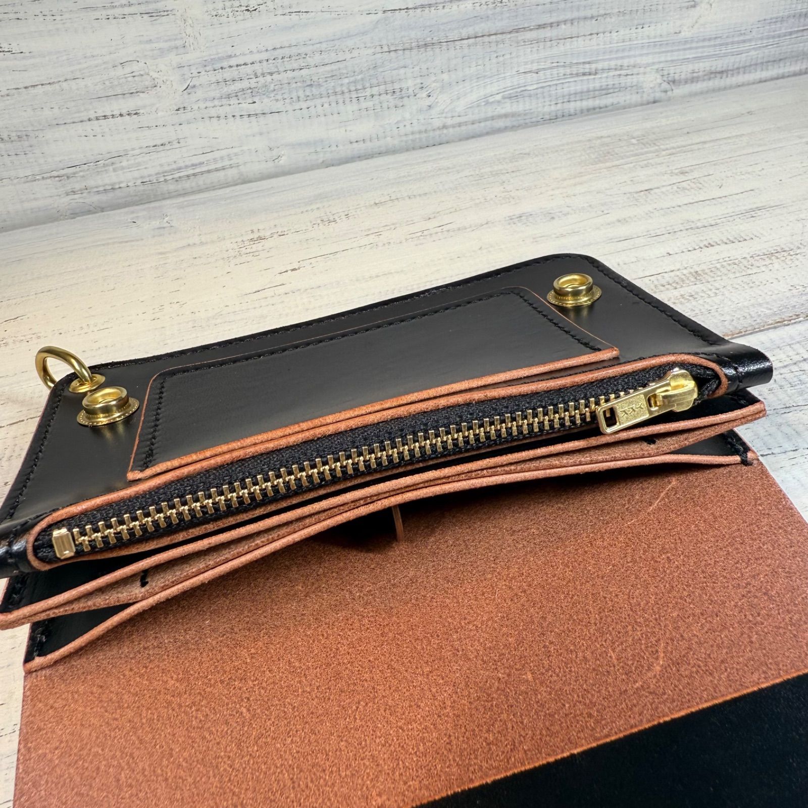 トラッカーウォレット ミドル3層】ブラック 茶芯 ゴールド YKK - メルカリ