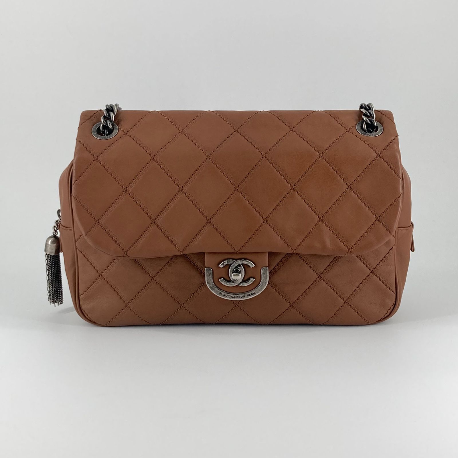 CHANEL（シャネル）マトラッセ Wチェーン キルディングレザー