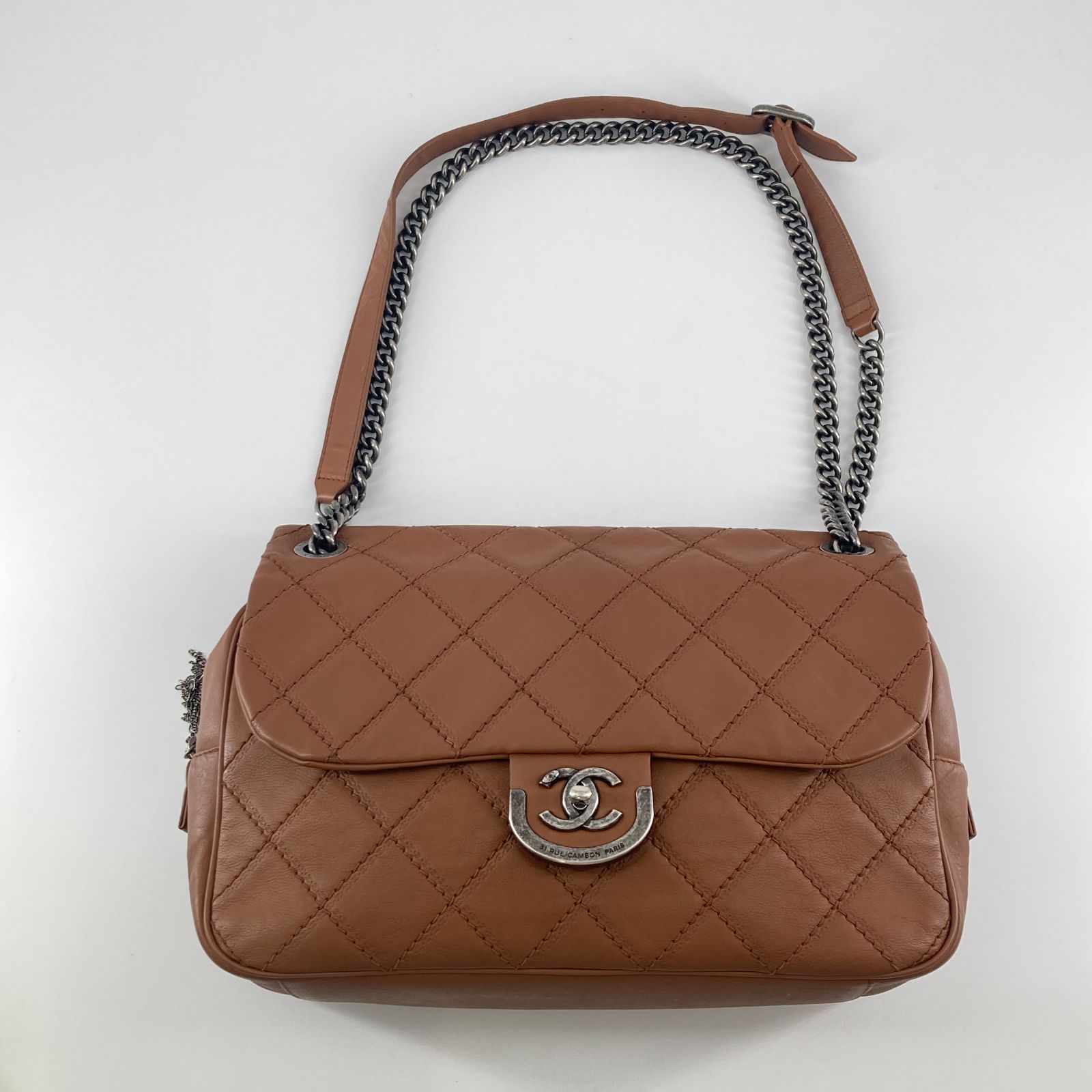 CHANEL（シャネル）マトラッセ Wチェーン キルディングレザー