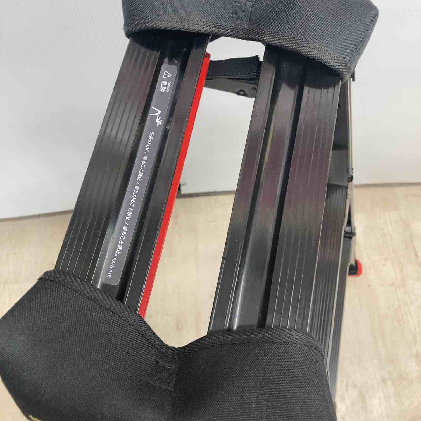 LABEL 伸縮式脚立