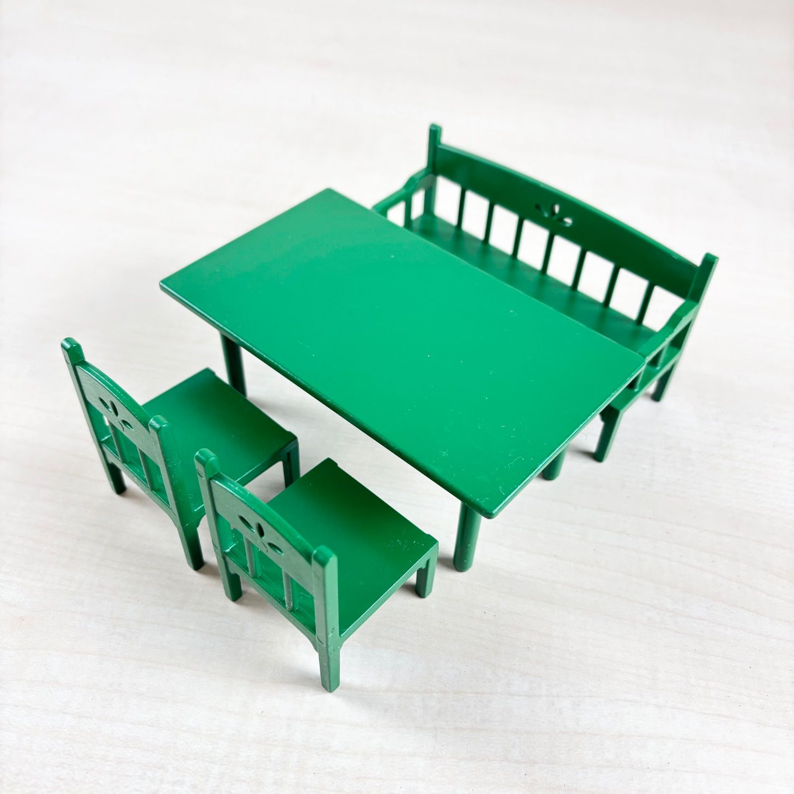 初期】シルバニアファミリー ダイニングテーブルセット 緑の家具 ①