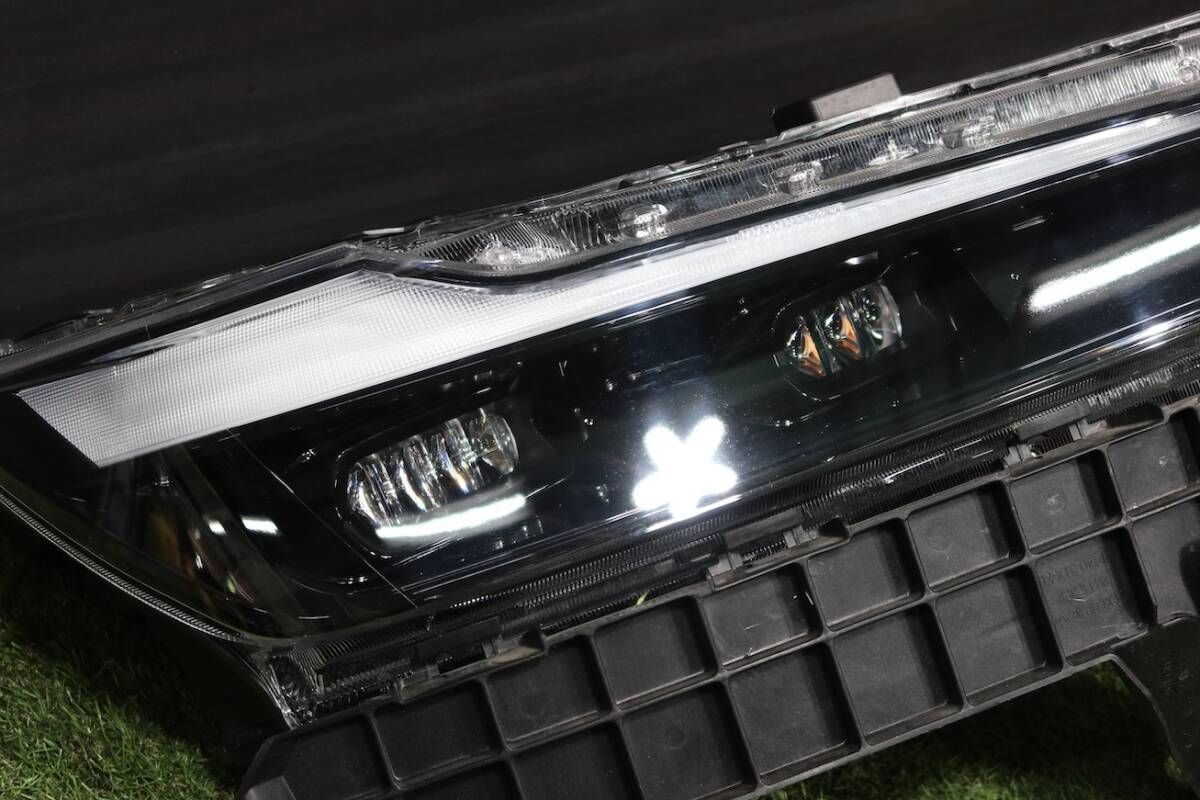 新車外し 美品 WR-V LED 左右ヘッドライト DG5 ホンダ WRV 新車外しDG5