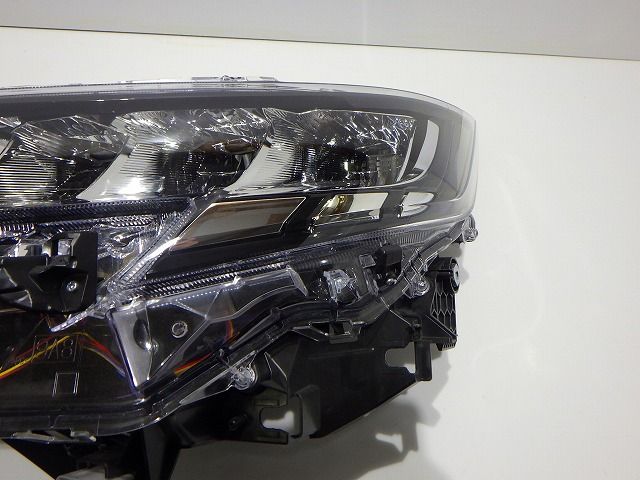 90系 ノア 左ヘッドライト LED ZWR MZRA 90/95 V1-1 N2 81150-V1020