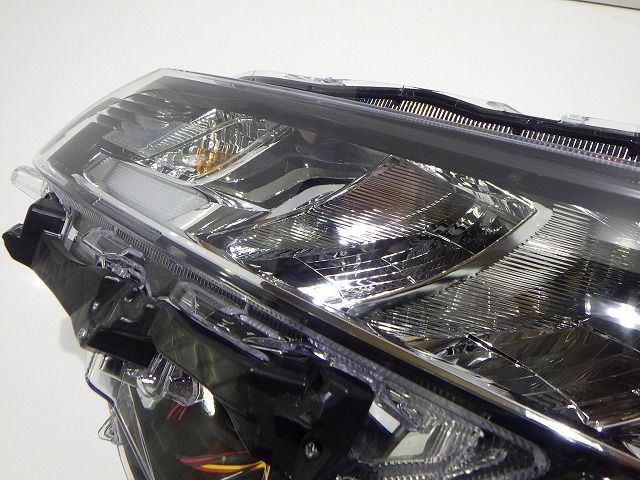 90系 ノア 左ヘッドライト LED ZWR MZRA 90/95 V1-1 N2 81150-V1020