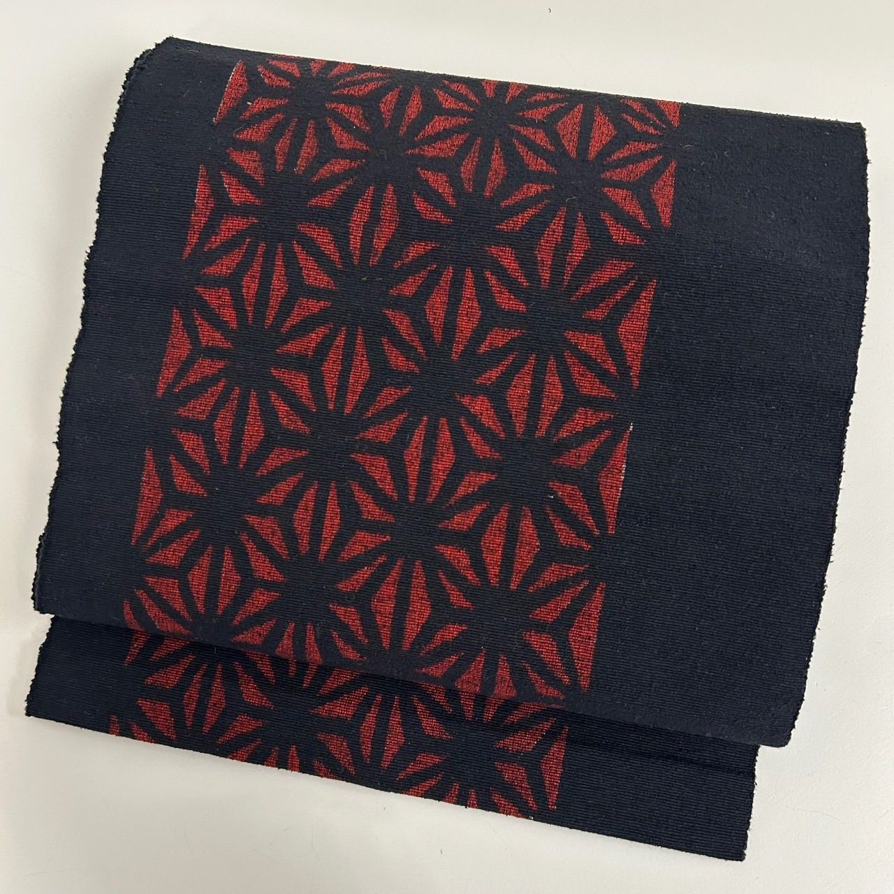 紬八寸名古屋帯（唐葉文）正絹美品 紬八寸名古屋帯（唐葉文）正絹美品 名古屋帯 九寸 帯 ＜ 花唐草 ＞