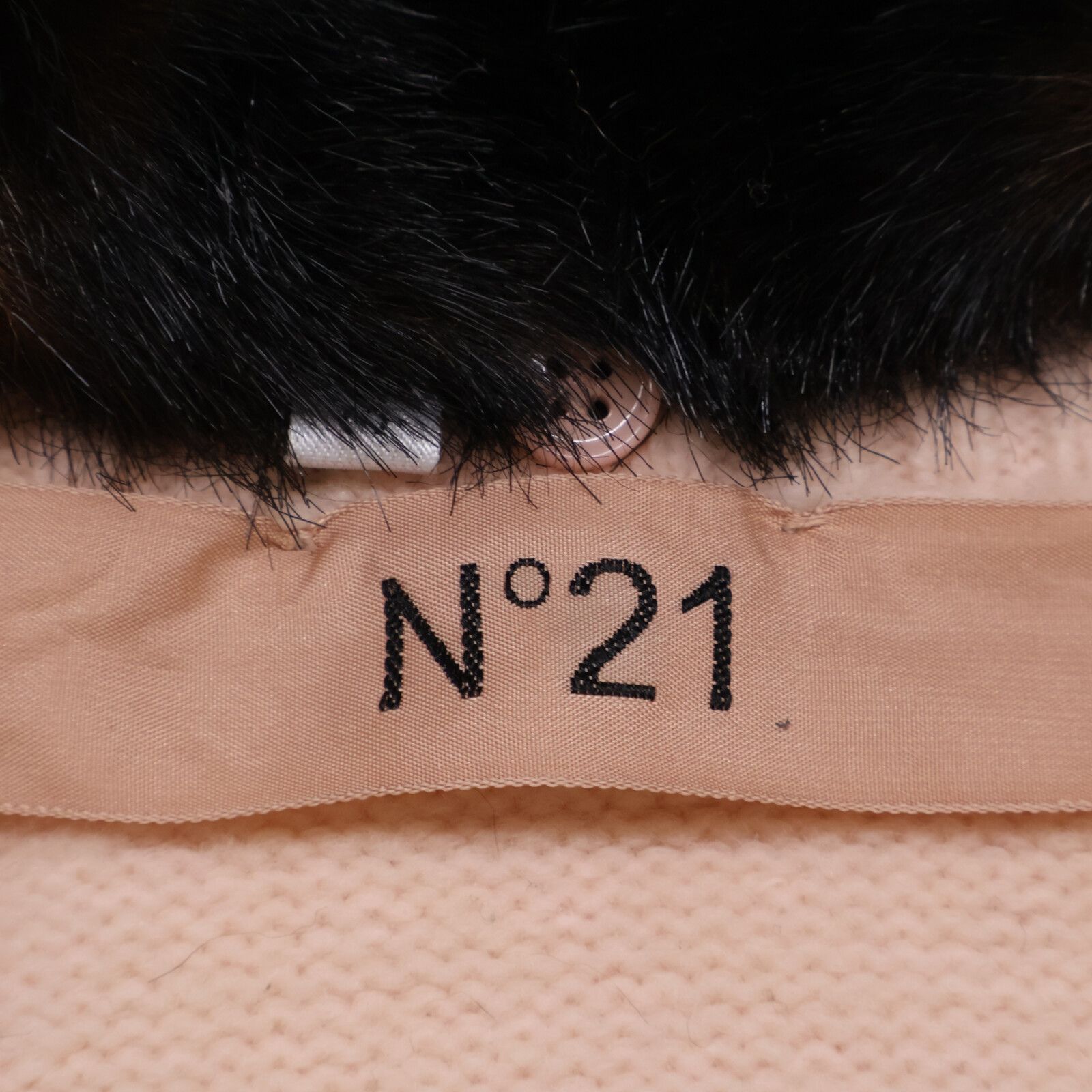 N゜21 ヌメロ ヴェントゥーノ A021-9008 フェイクファーカラー付  