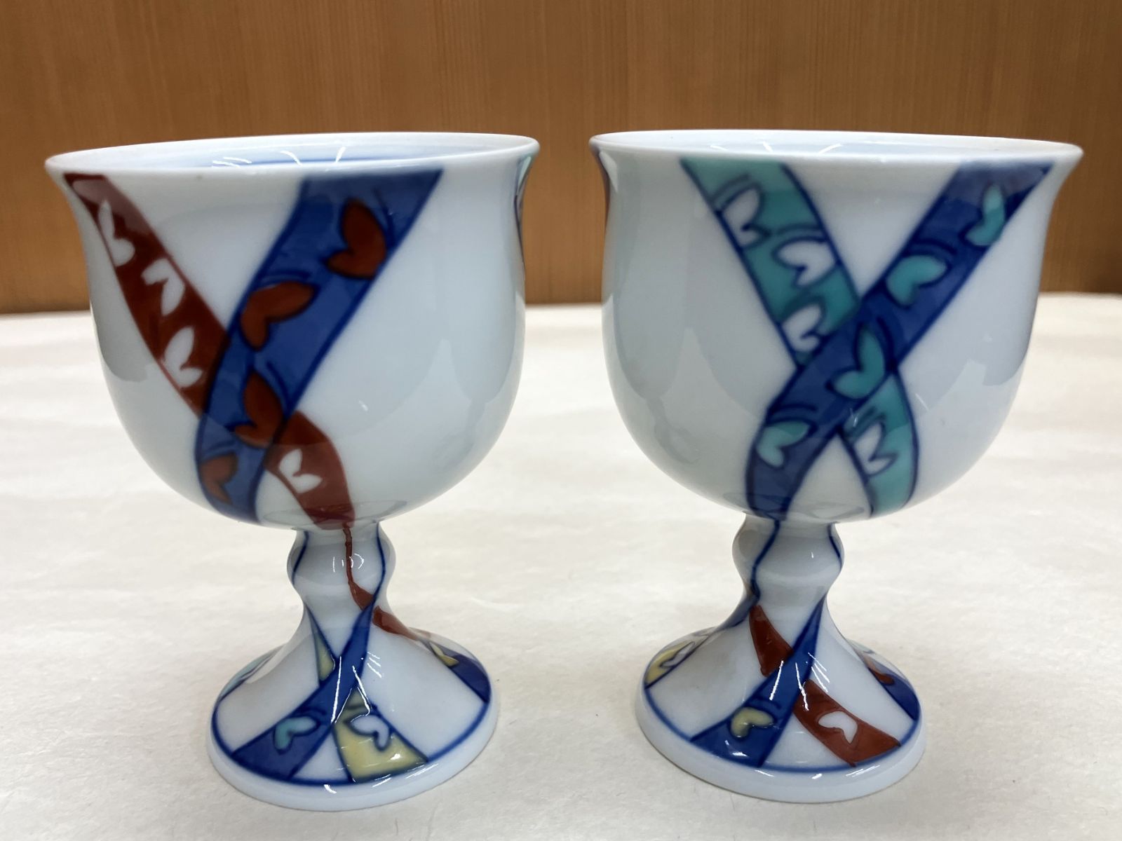 現品限り 伊万里鍋島焼 畑萬陶苑 酒杯ペアセット み 雛人形のぼんぼり