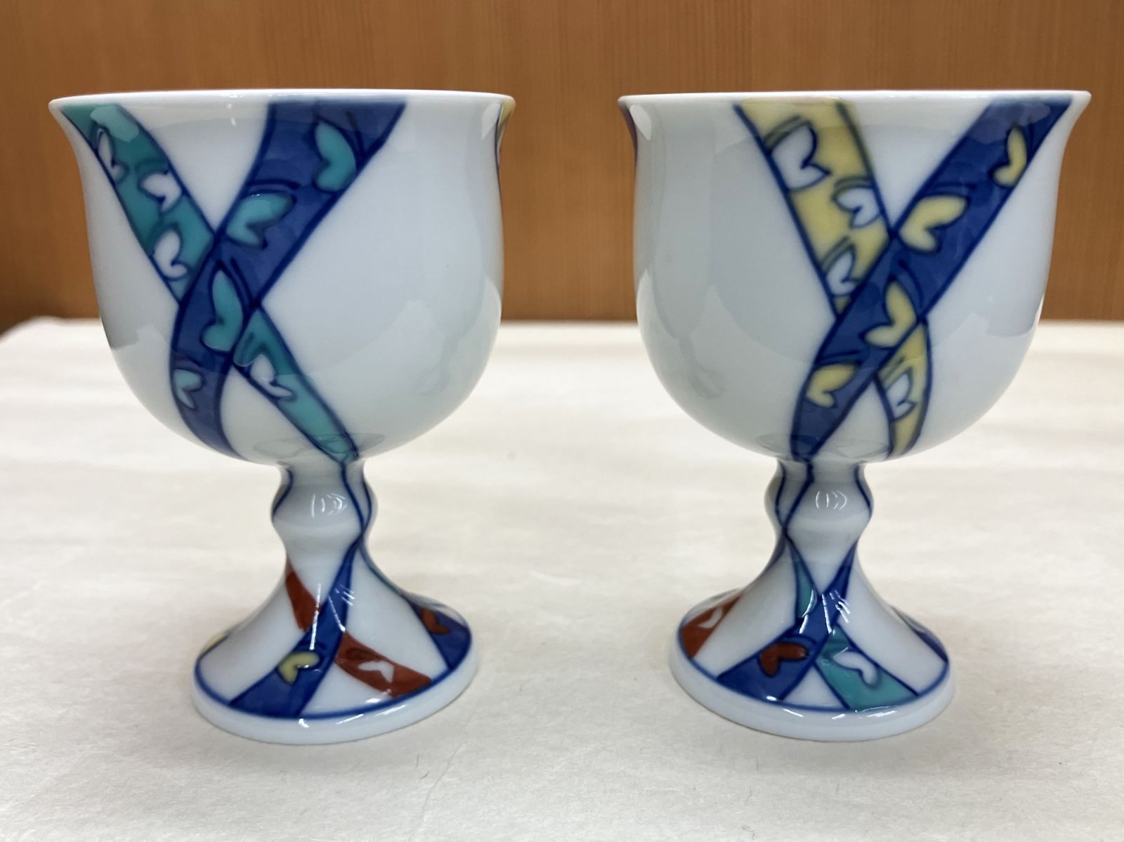 現品限り 伊万里鍋島焼 畑萬陶苑 酒杯ペアセット み 雛人形のぼんぼり