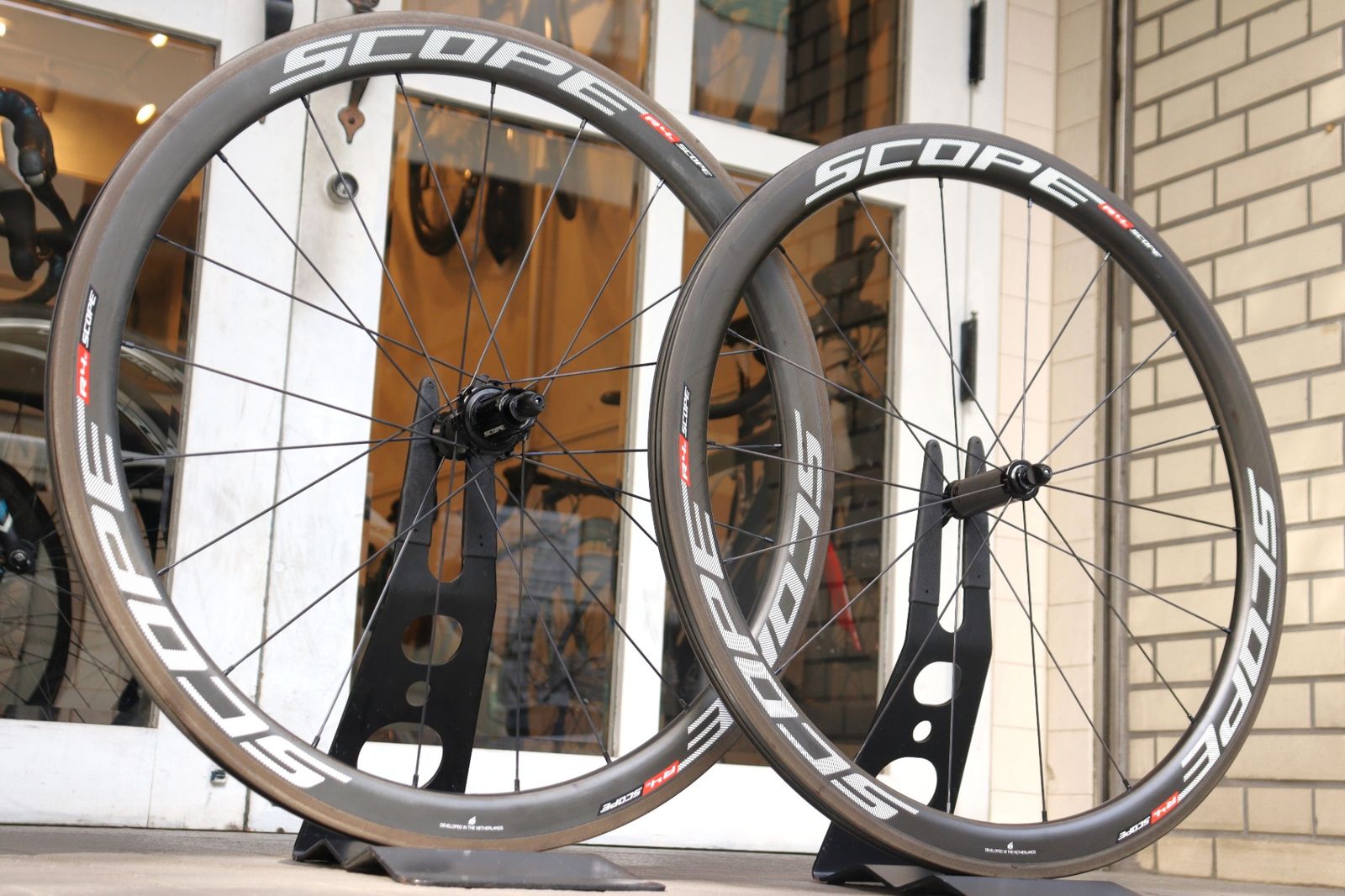 スコープ SCOPE R4C TLR カーボン チューブレスレディ ホイールセット