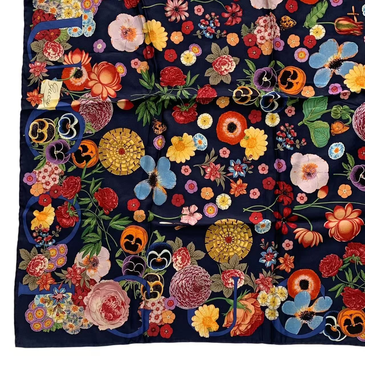 新品同様 GUCCI グッチ スカーフ シルク 大判 花柄 薔薇 ロゴ マルチ