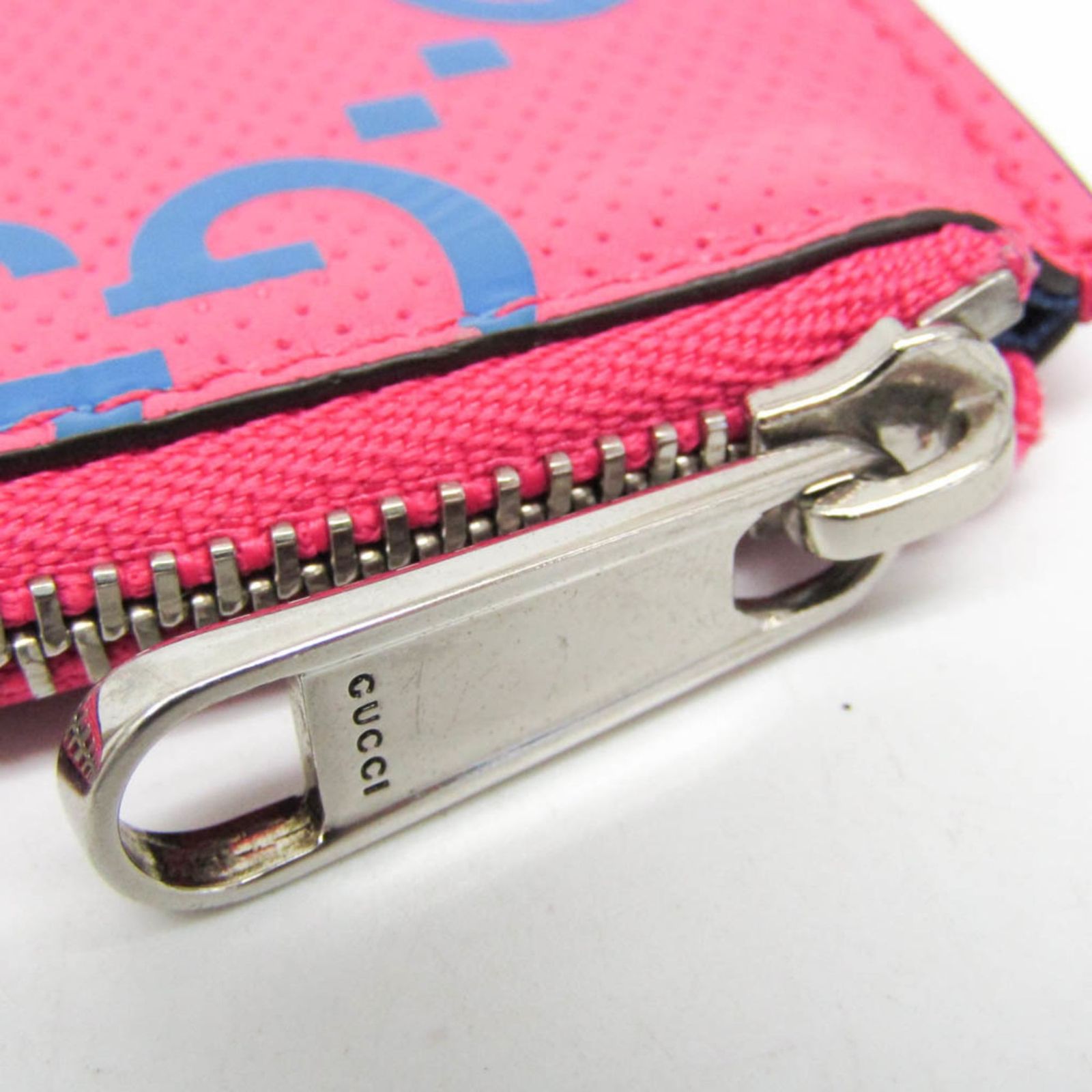 グッチ(Gucci) GGエンボス ジップ コインカードホルダー 725550