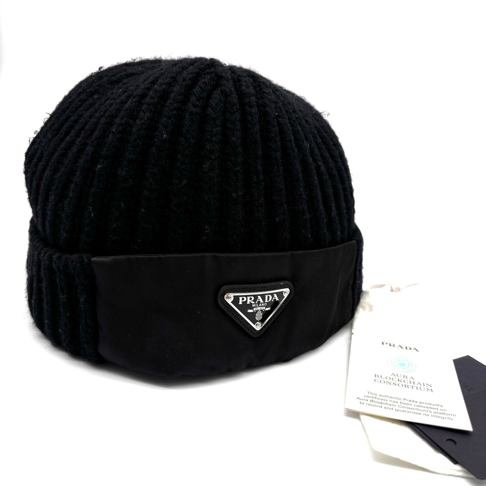 美品・近年モデル PRADA プラダ ニット帽 UMD446 三角ロゴ RFIDモデル