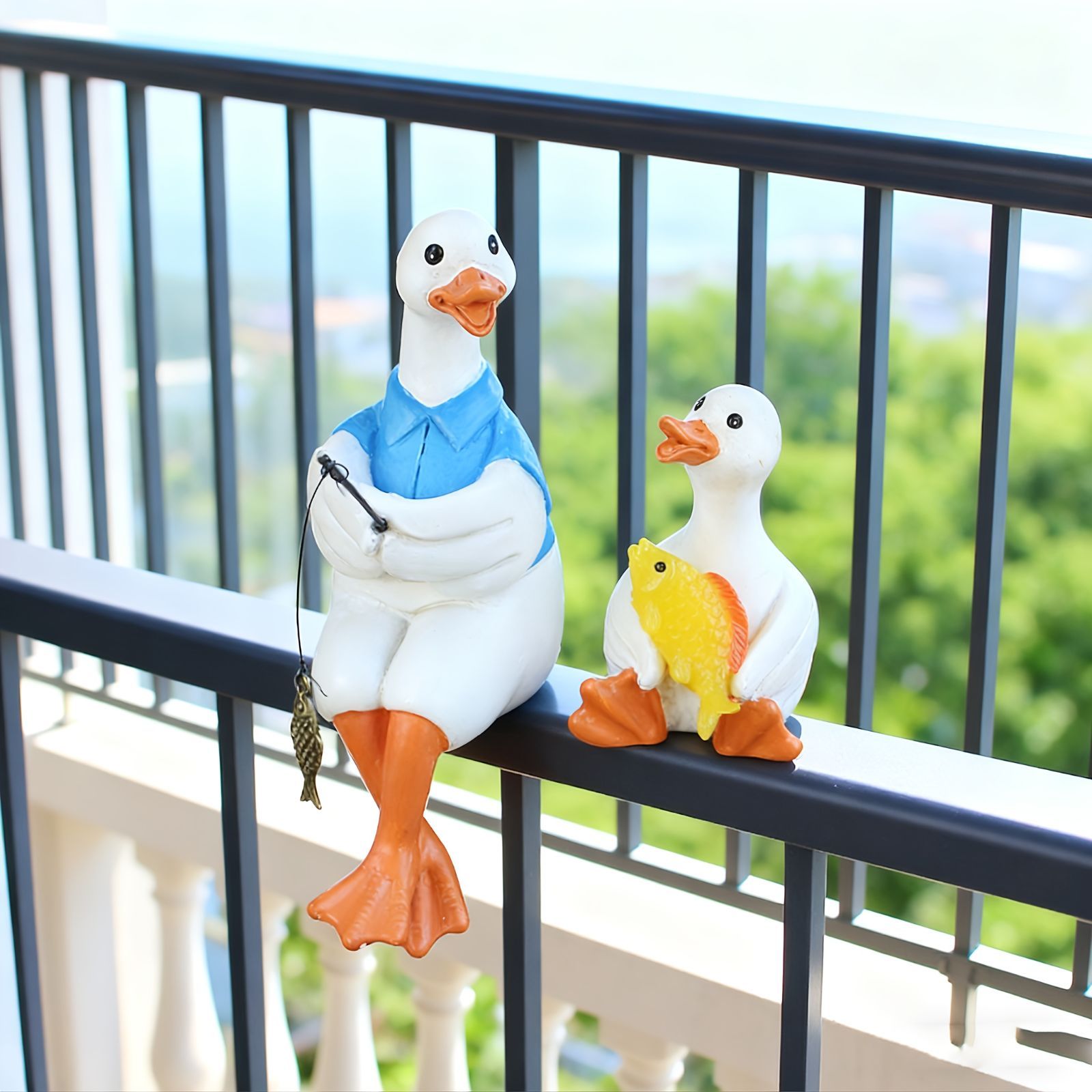 置物 オブジェ ガーデンオーナメント 釣りをしているアヒルの親子