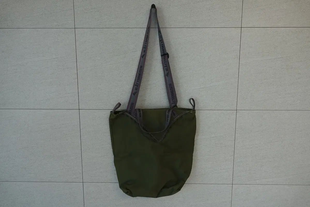 クレッタルムーセン バギ バッグ 22 L オリーブ カーキ色