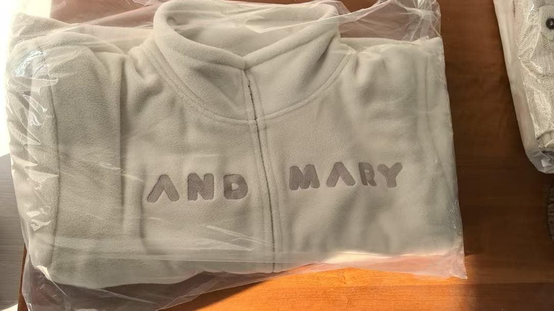 新品 andmary Mary logo fleece jacket ivory ボアジャケット - メルカリ
