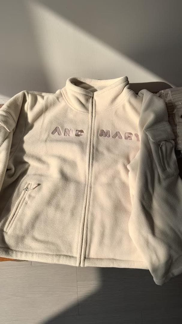 新品 andmary Mary logo fleece jacket ivory ボアジャケット - メルカリ