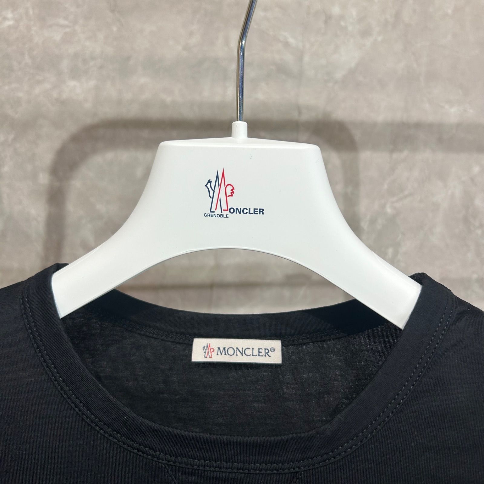 国内正規品 モンクレール ダブルワッペン Tシャツ 半袖 XL ブラック QR鑑定済・美品】モンクレール/半袖Tシャツ/ダブルワッペンロゴ/黒/XL