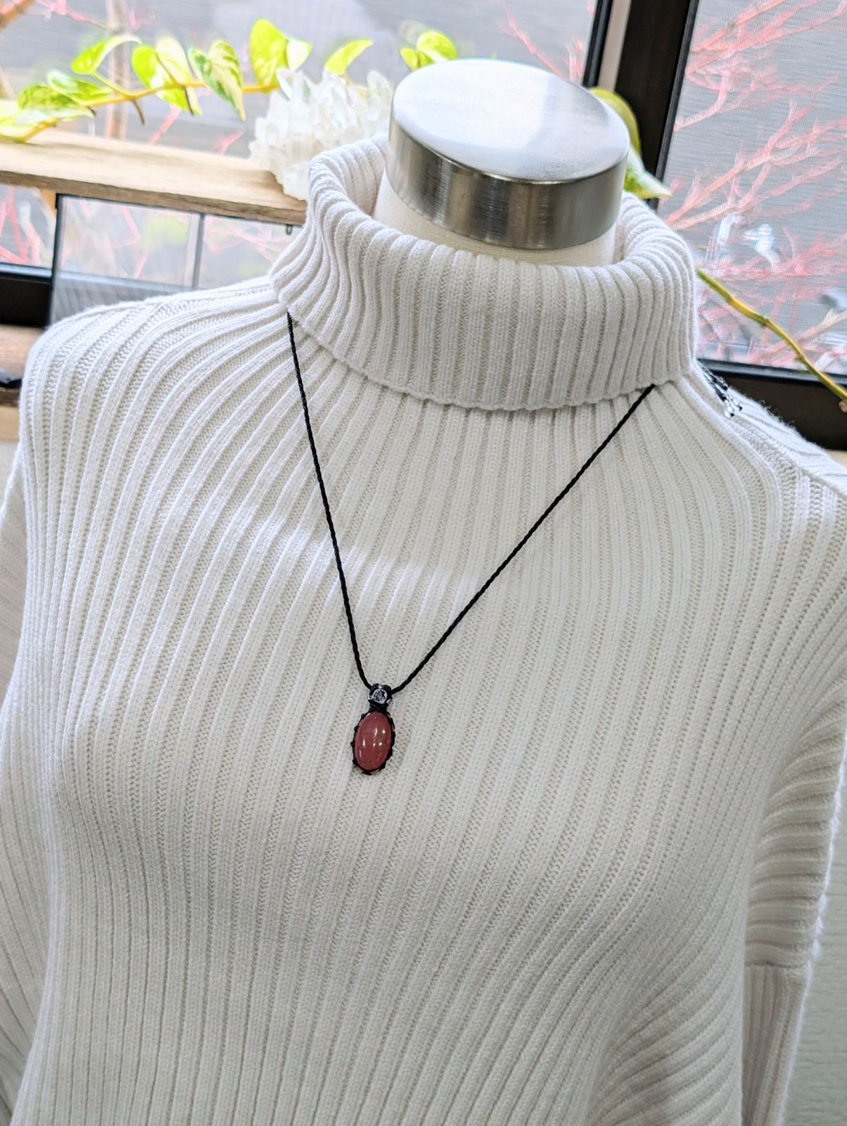 ☆小さめ☆インカローズ・ロードクロサイト☆マクラメ編みネックレス