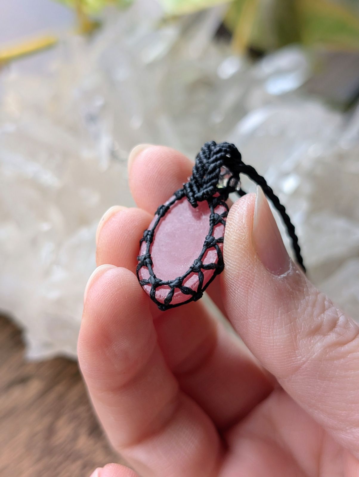 ☆小さめ☆インカローズ・ロードクロサイト☆マクラメ編みネックレス