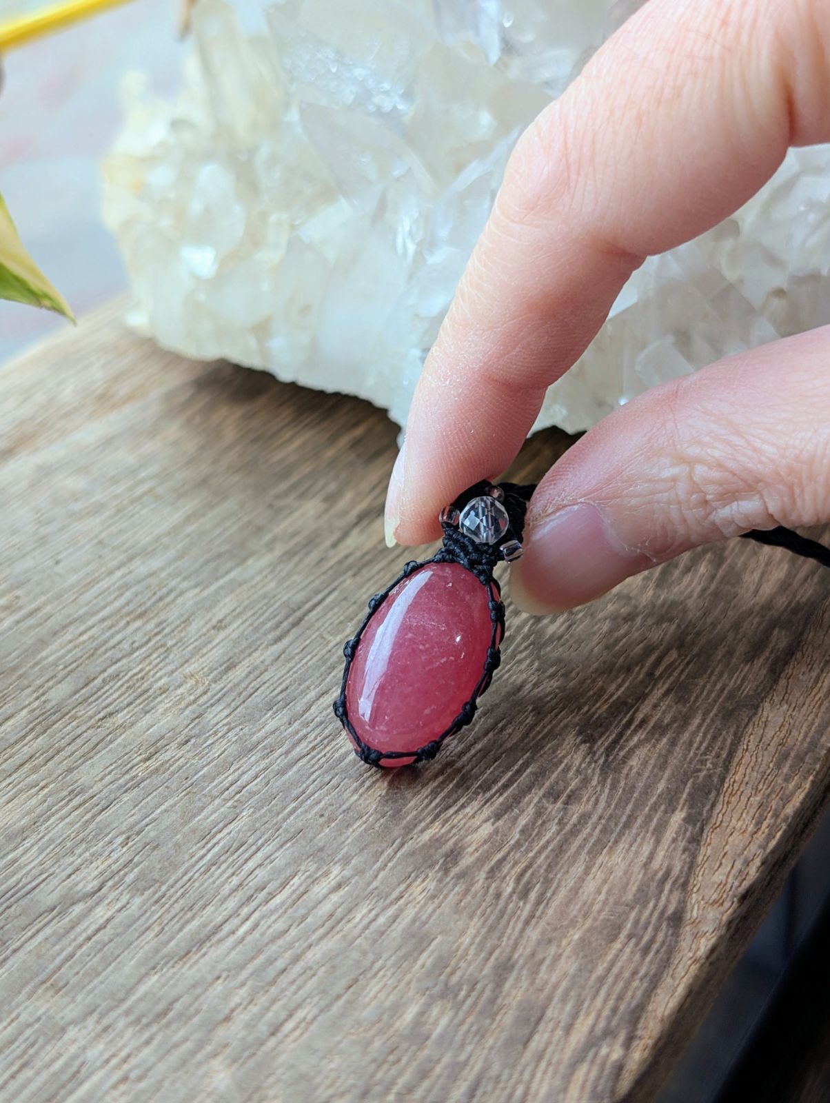 ☆小さめ☆インカローズ・ロードクロサイト☆マクラメ編みネックレス