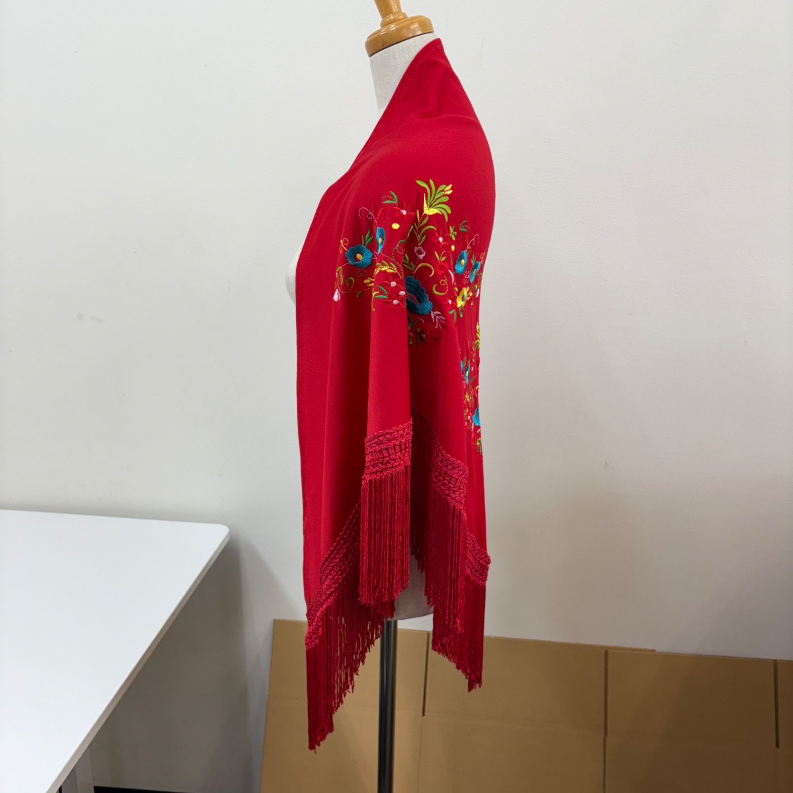 フラメンコ シージョ 赤 花 刺繍 フリンジ ショール - メルカリ