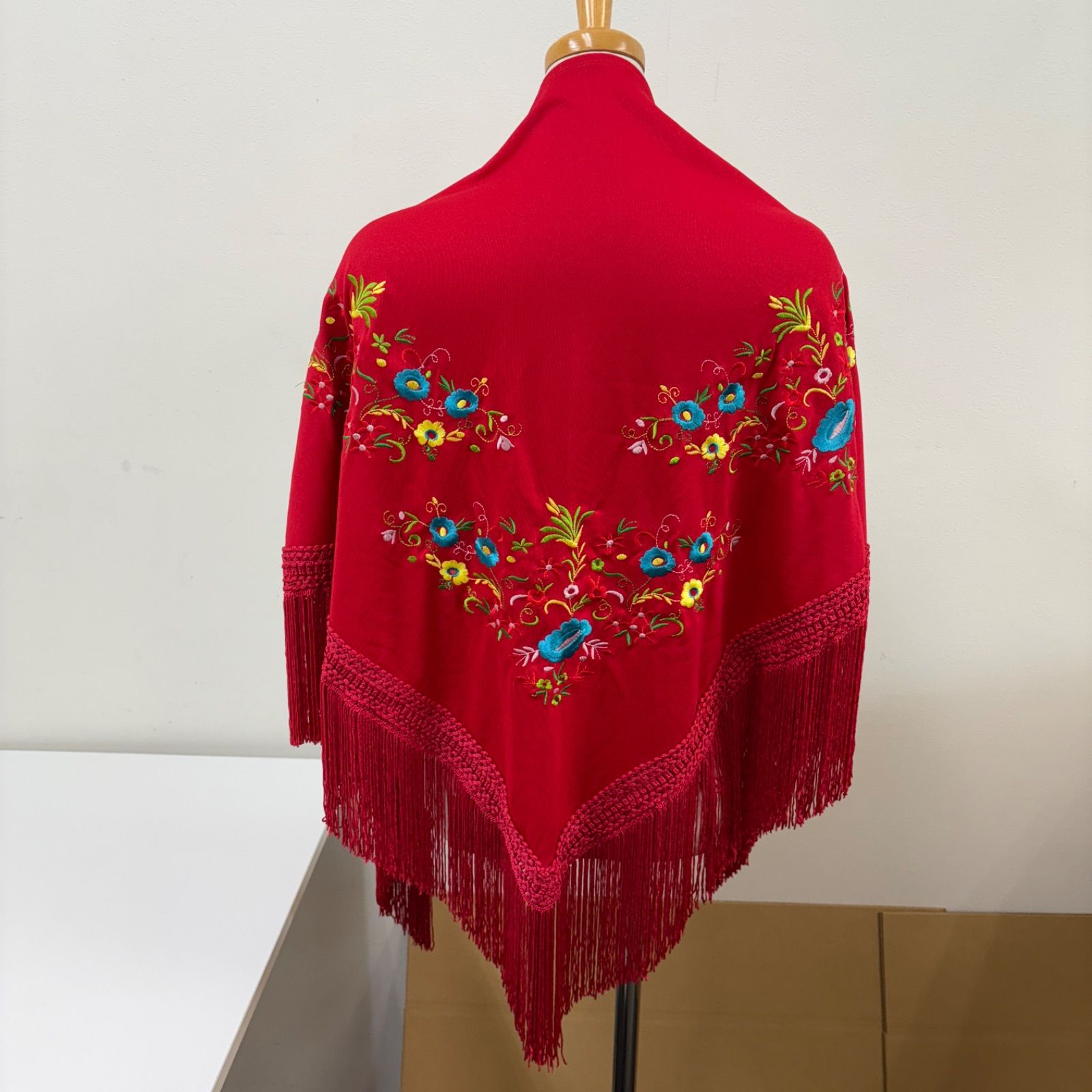 新作:フラメンコ用フリンジショール 赤金ハンドメイド新品未使用 フラメンコ シージョ 赤 花 刺繍 フリンジ ショール - メルカリ