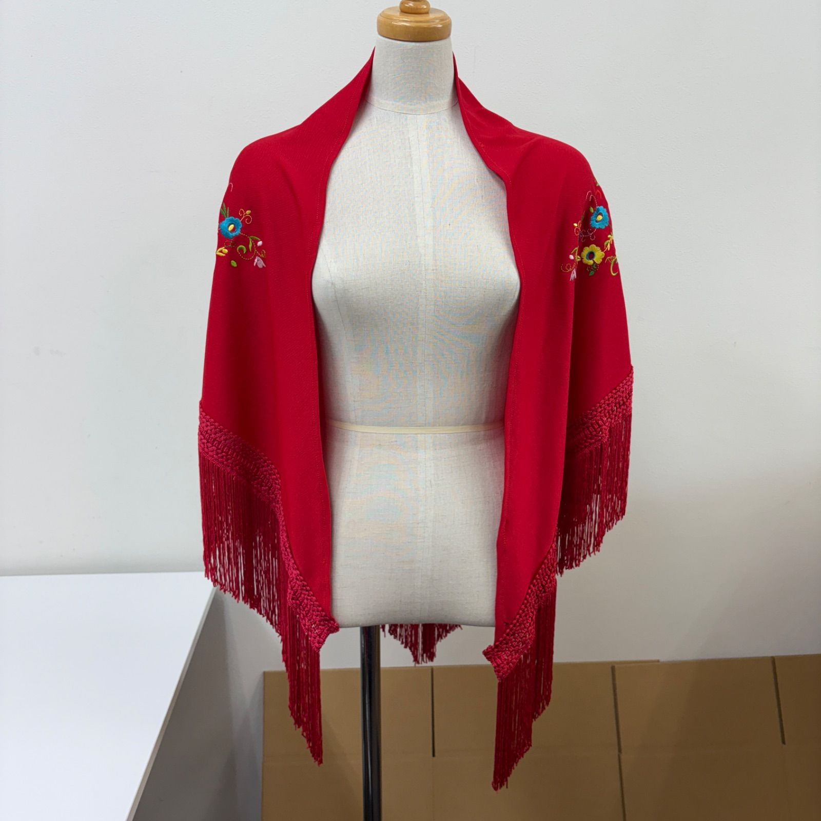 フラメンコ シージョ 赤 花 刺繍 フリンジ ショール - メルカリ