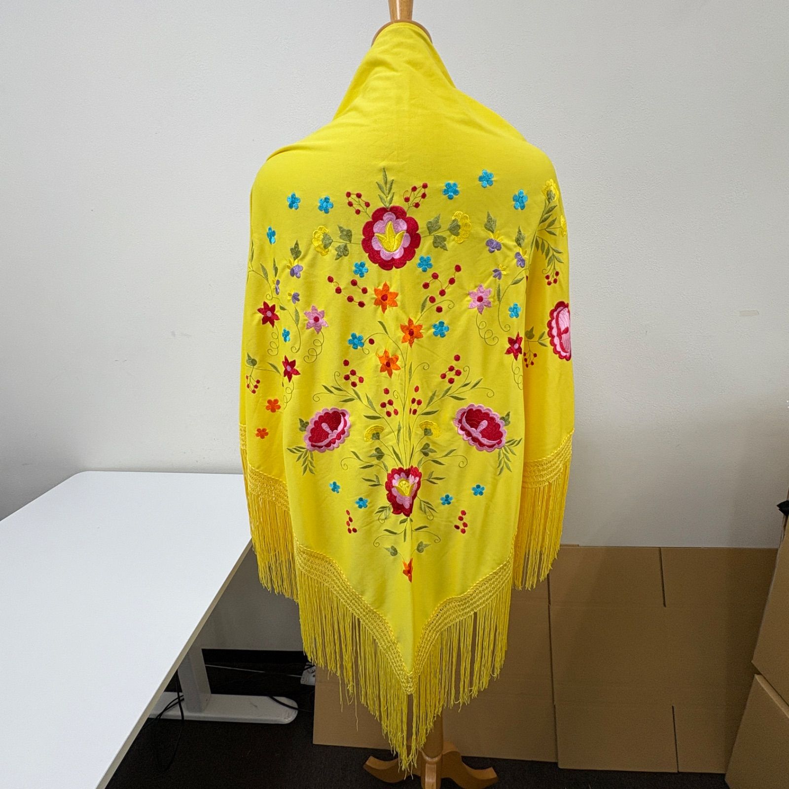 フラメンコ用イエロー刺繍　シージョ　フリンジ付き フラメンコ シージョ 黄色 イエロー 花 刺繍 フリンジ ショール - メルカリ