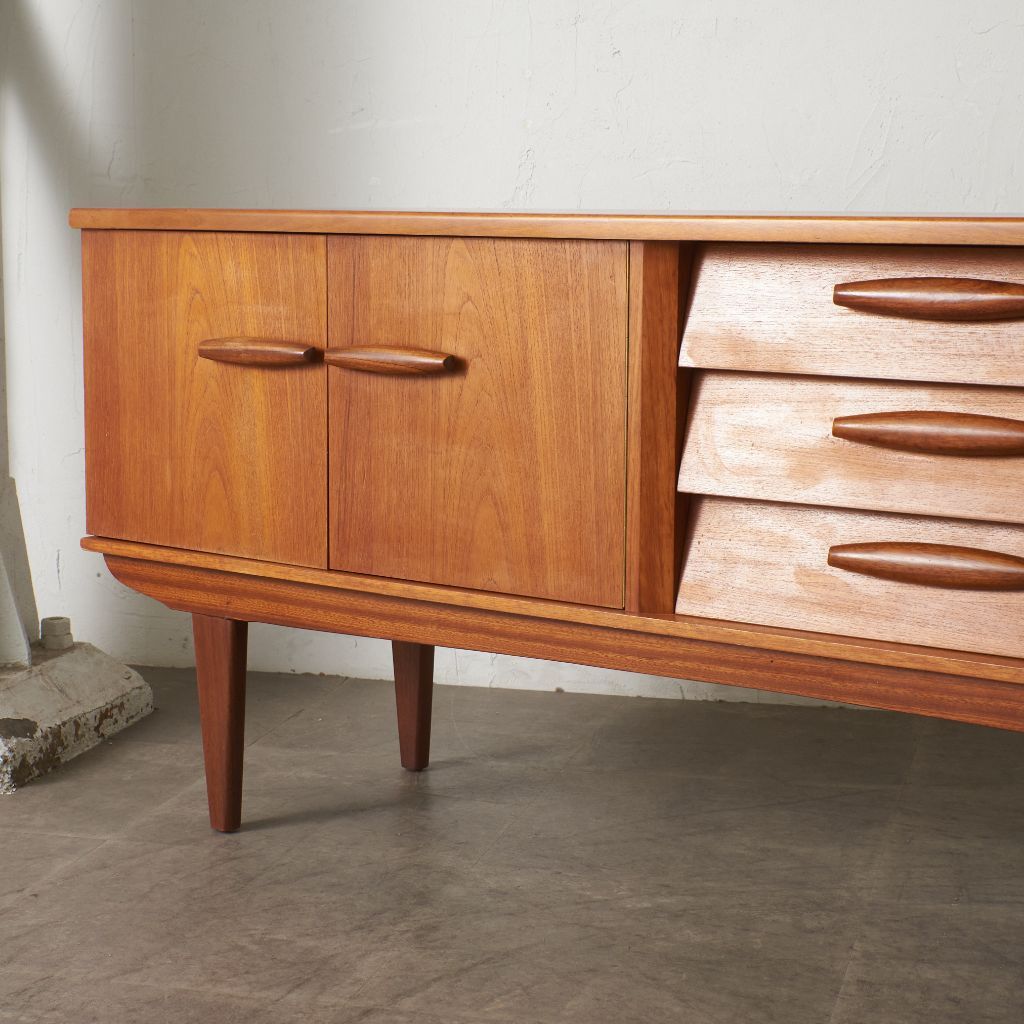 (て17)英国 Jentique ジェンティーク サイドボード リビングボード Jentique サイドボード 英国 ヴィンテージ ジェンティーク チーク 北欧