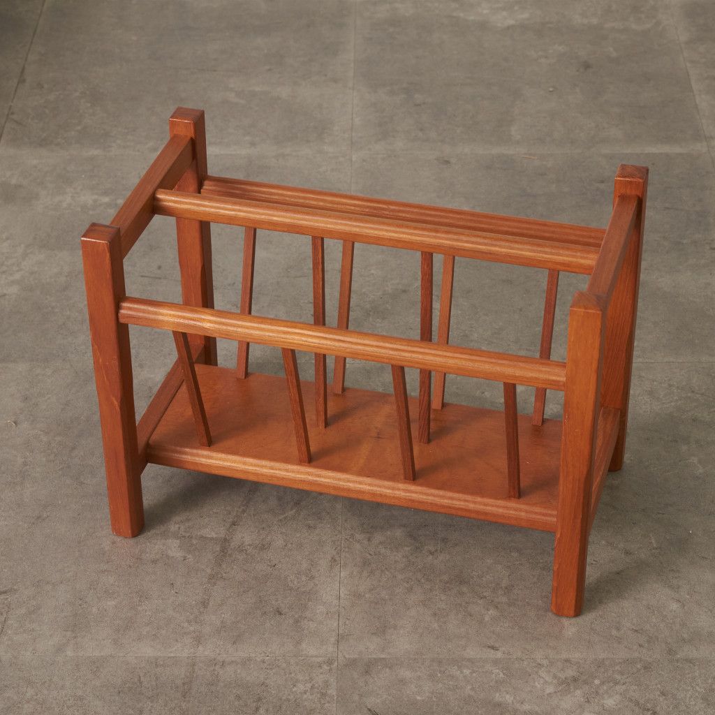 モダン　マガジンラック　チーク　北欧スタイル　古道具　小物入れ　ビンテージ雑貨 北欧 ヴィンテージ マガジンラック チーク マガジンスタンド 雑誌入れ