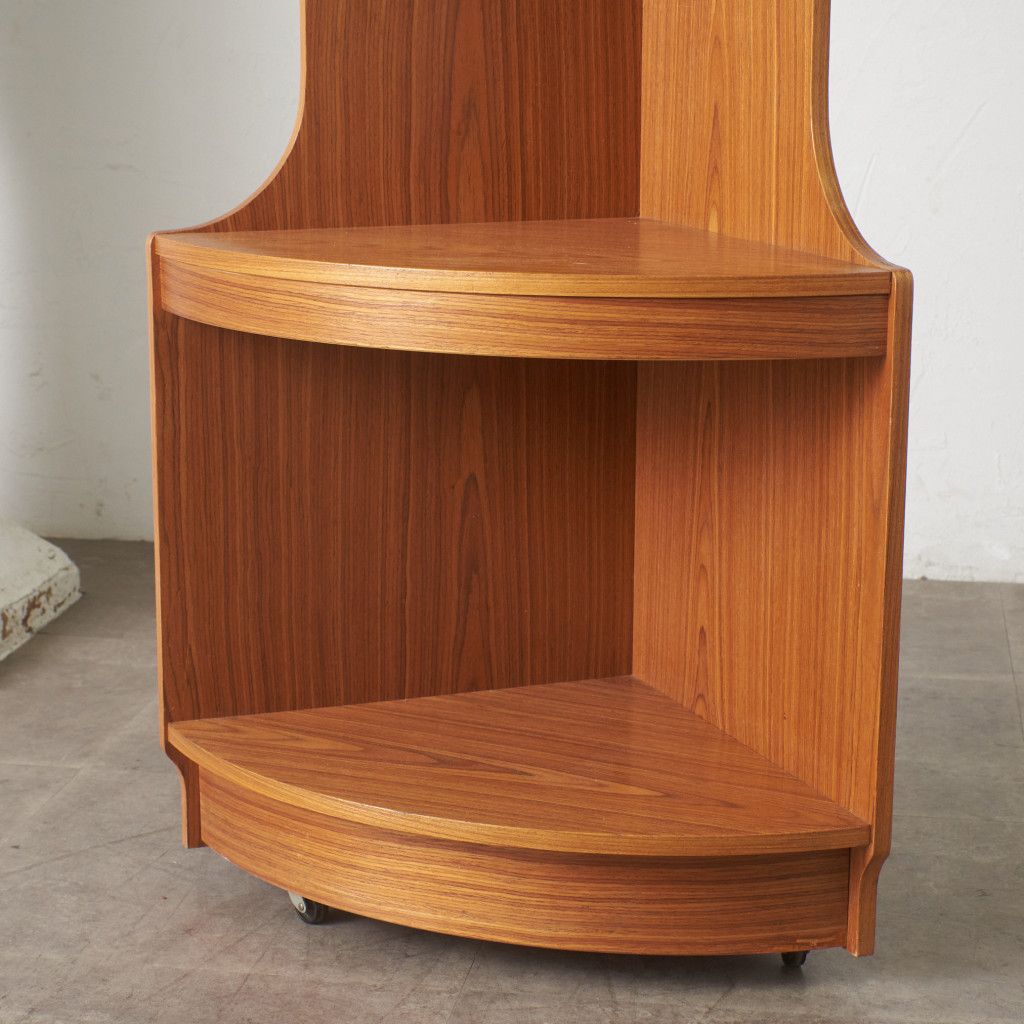 英国 ヴィンテージ コーナー キャビネット 木製 チーク キャスター