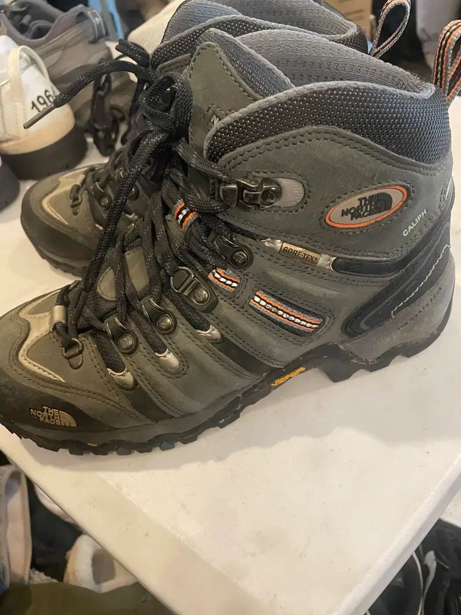 ノースフェイス CALIPH 登山靴 GORE-TEX