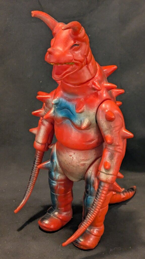 ブルマァク ブルマァクST/VIN グドン (赤成型に銀と紺) 225mm - メルカリ