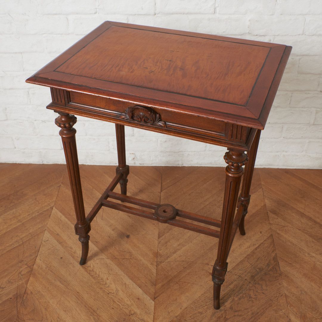 西洋アンティーク　木製サイドテーブル 西洋 アンティーク サイドテーブル マホガニー 無垢材 飾り台 ナイト