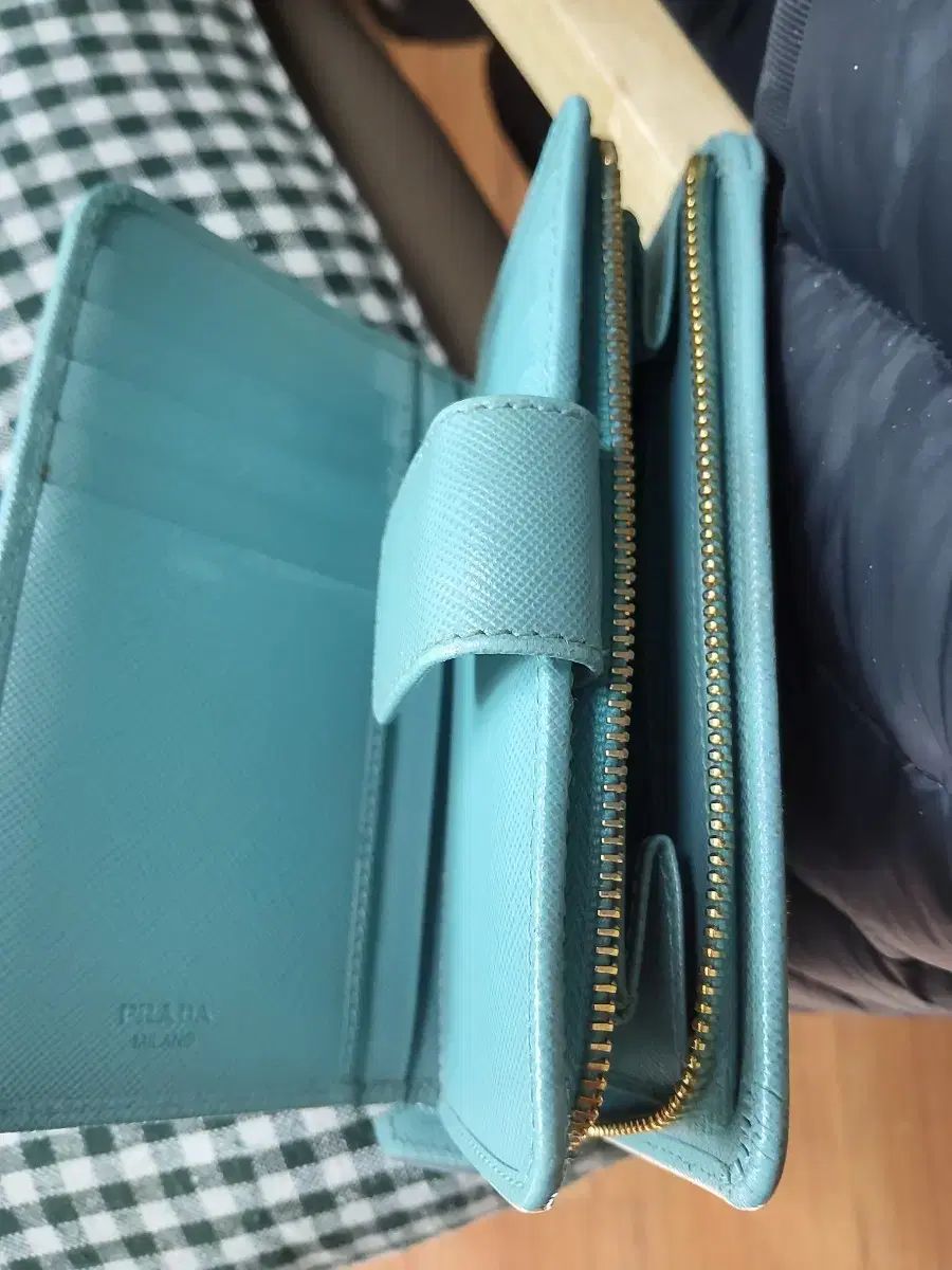 PRADA サフィアーノ 二つ折り財布 ミント - メルカリ