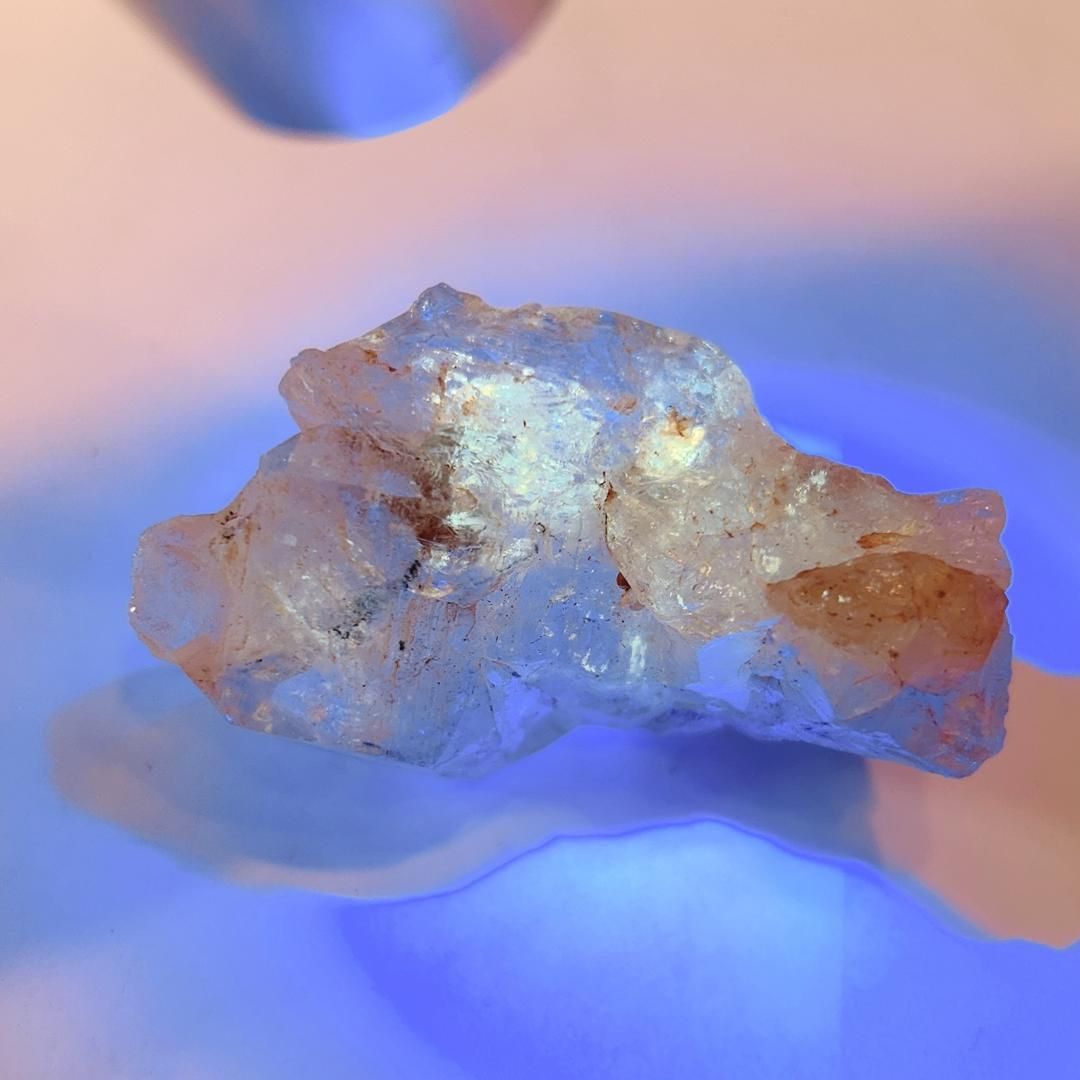 E17782 オイルin水晶 オイル入り水晶 オイル 蛍光 内包物のオイルが蛍光 パワーストーン 天然石