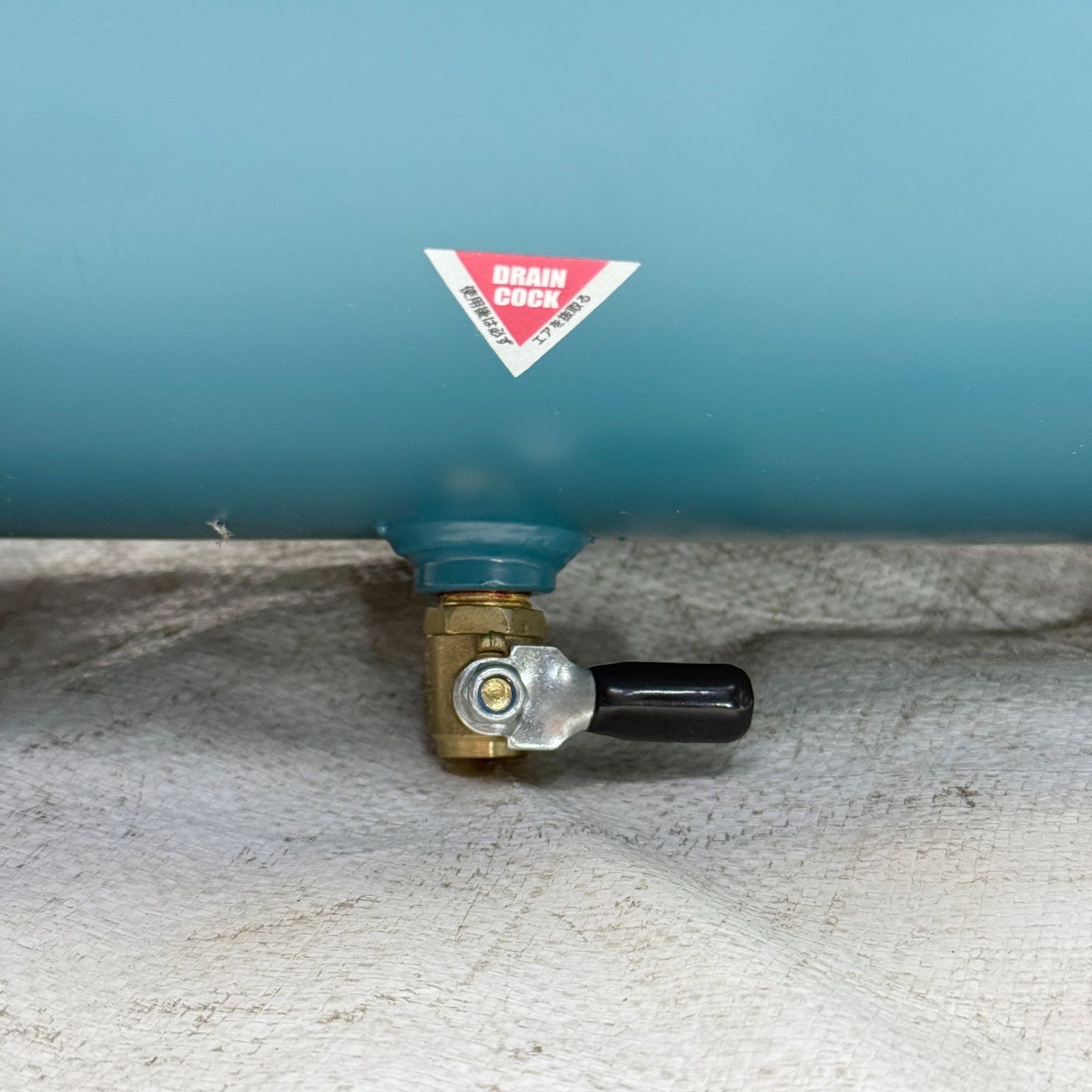  展示品 コンプレッサー 静音 30 L 高吐出量 メンテナンスフリー オイルフリー タンク内塗装 HG-1300 RB-30 1459 コンプレッサー エアーツール