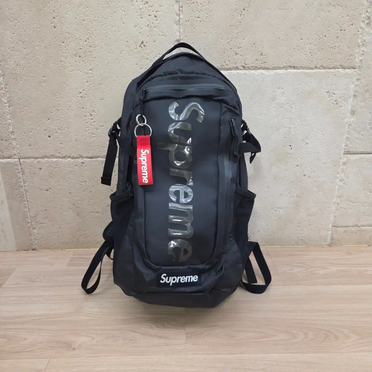 Supreme バックパック ブラック 21SS + キーチェーン セット - メルカリ