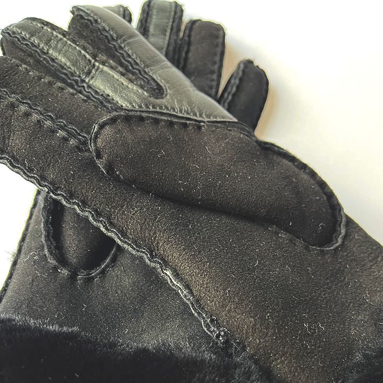 UGG 手袋 黒 17371 レディース 小さめ 本革｜新品・未使用 - メルカリ