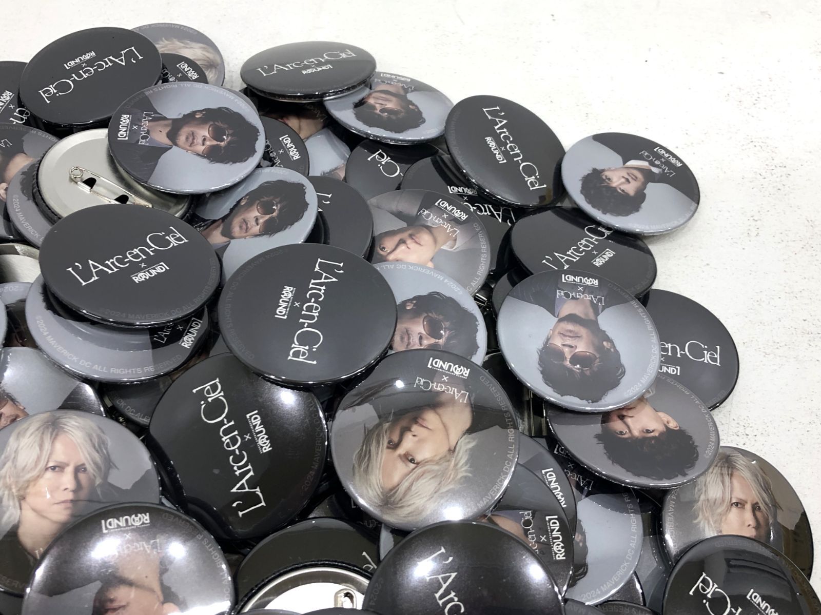 小牧店】L'Arc〜en〜Ciel × Round1コラボ 缶バッジセット 【T353-2930