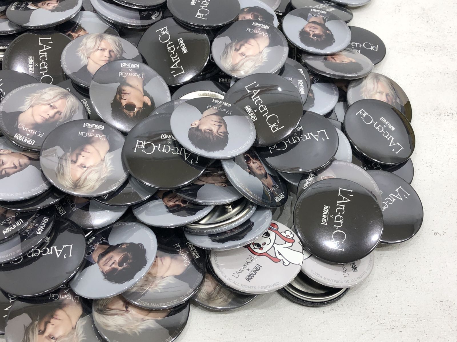 小牧店】L'Arc〜en〜Ciel × Round1コラボ 缶バッジセット 【T353-2930