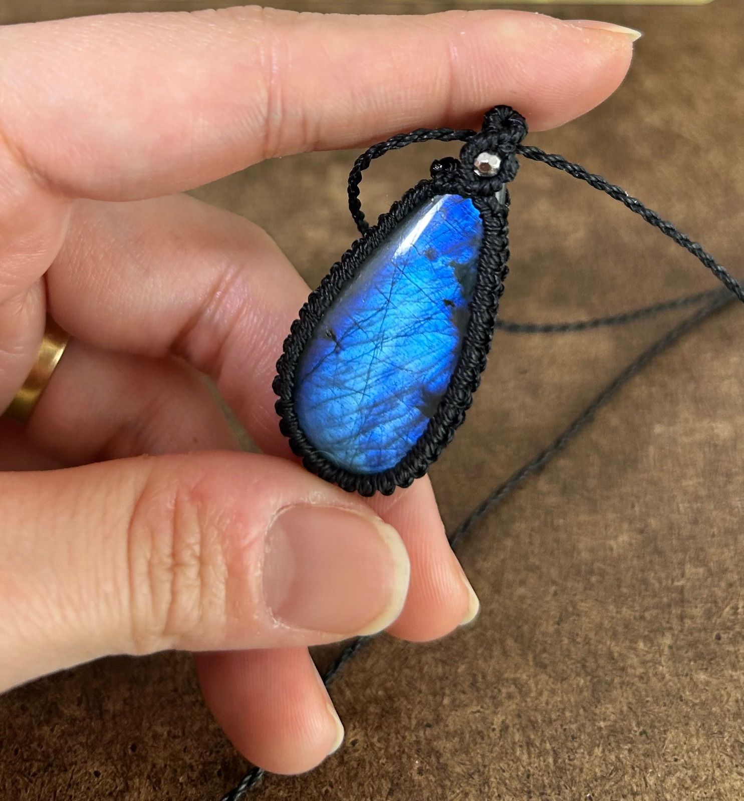ラブラドライト マクラメ ネックレス ペンダント - メルカリ