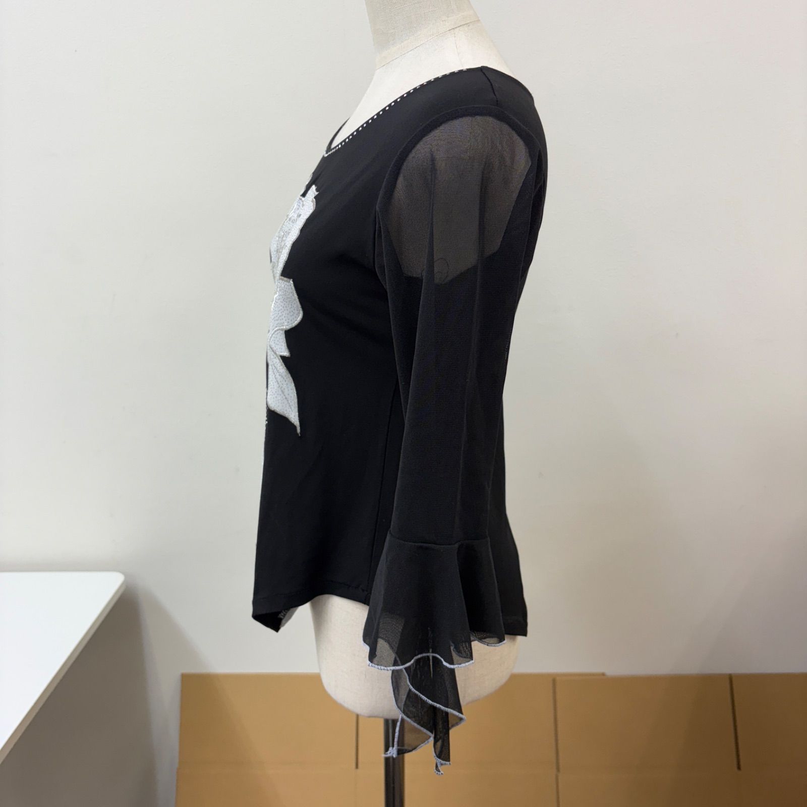 社交ダンス ダンス衣装 セットアップ 黒 薔薇 スパンコール 袖レース