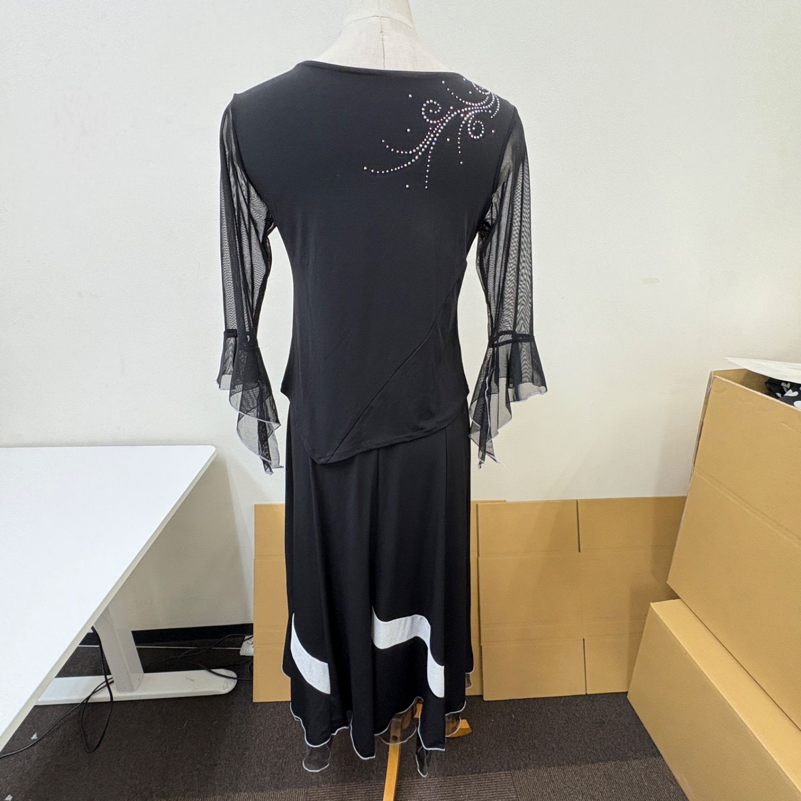 社交ダンス ダンス衣装 セットアップ 黒 薔薇 スパンコール 袖レース