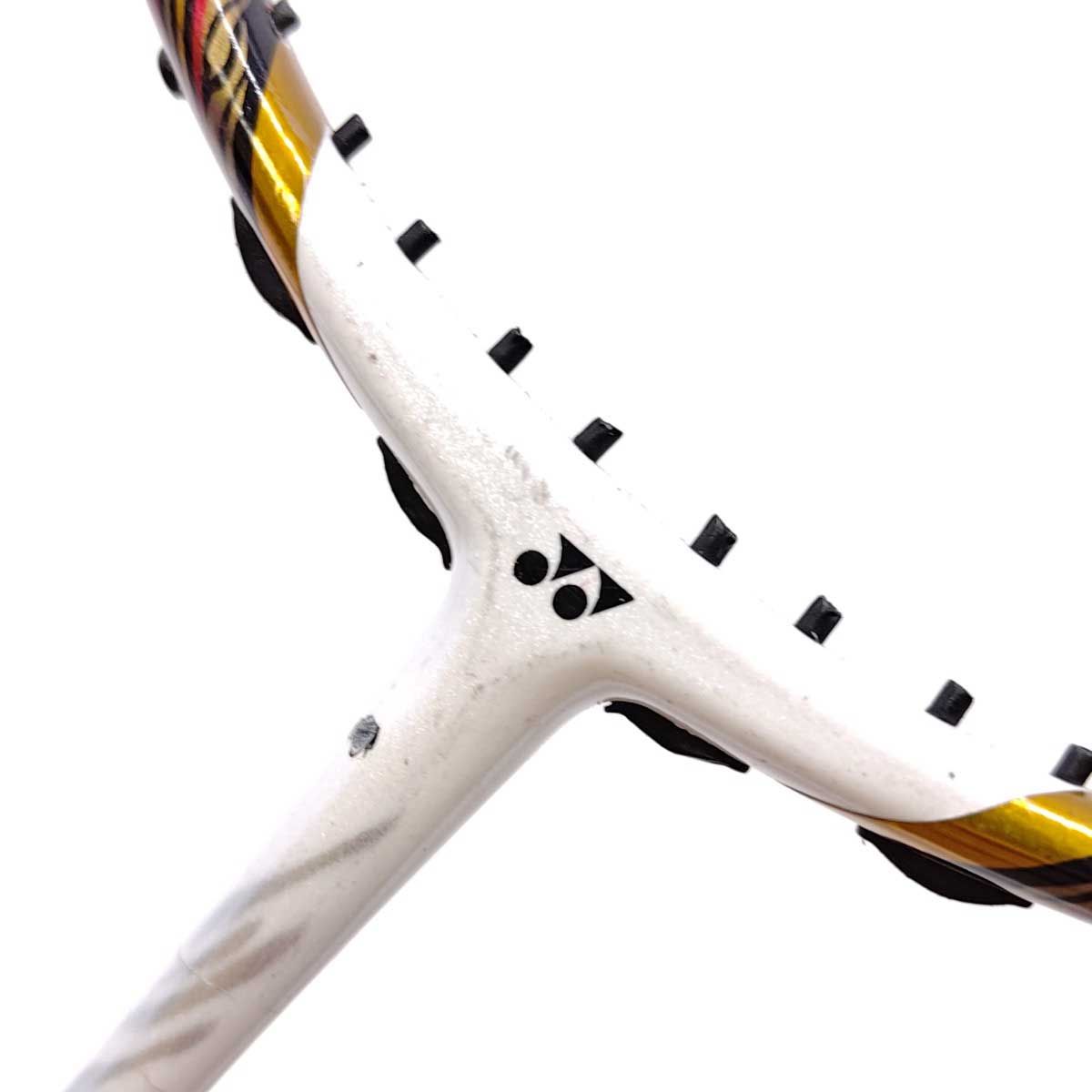 ヨネックス ボルトリック80 バドミントンラケット VOLTRIC 80 4UG5